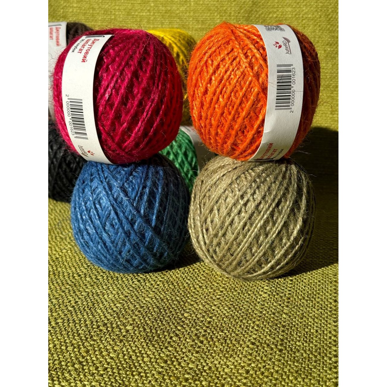 Джутовий шпагат колоровий в клубочку 90 грам